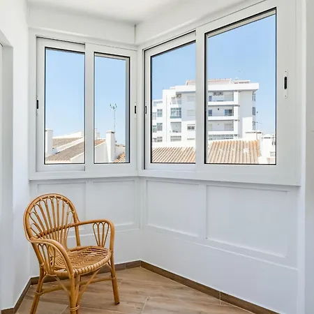 Bright 2bdr Flat In By Lovelystay *