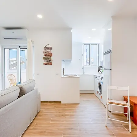 Bright 2bdr Flat In By Lovelystay