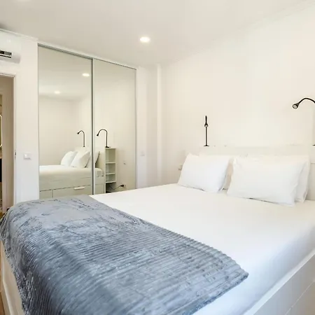 Bright 2bdr Flat In By Lovelystay Armacao de Pera