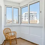 Bright 2bdr Flat In By Lovelystay *
