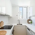 Bright 2bdr Flat In By Lovelystay