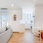 Bright 2bdr Flat In By Lovelystay