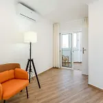 Apartman Bright 2bdr Flat In By Lovelystay *