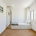 Apartman Bright 2bdr Flat In By Lovelystay *