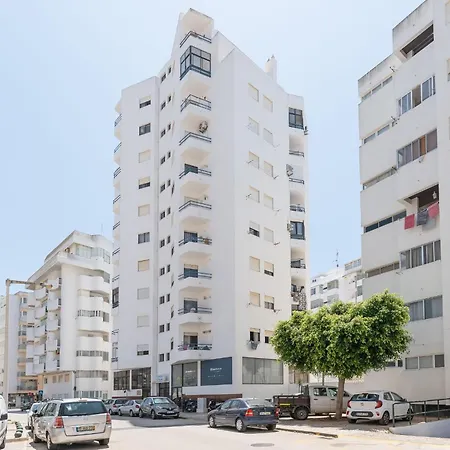 Bright 2bdr Flat In By Lovelystay Apartman