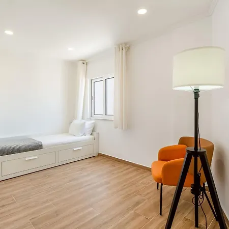 Bright 2bdr Flat In By Lovelystay Διαμέρισμα *