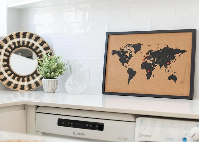 Bright 2bdr Flat In By Lovelystay 아파트