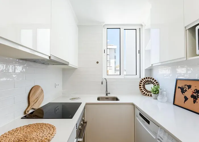 Bright 2bdr Flat In By Lovelystay