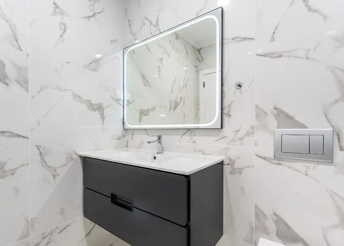 아파트 Bright 2bdr Flat In By Lovelystay