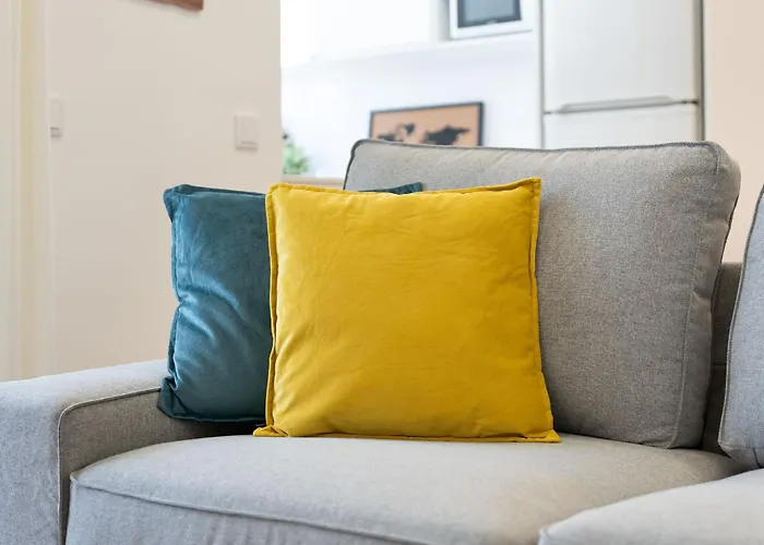 Bright 2bdr Flat In By Lovelystay 아파트 *