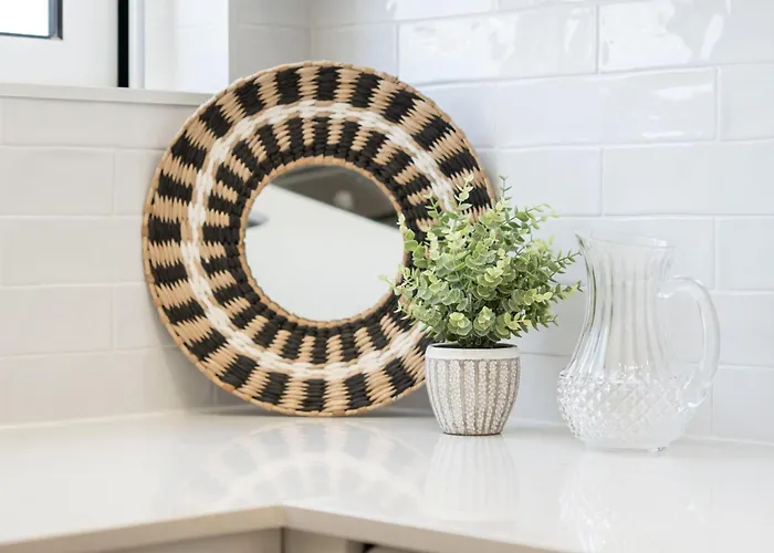 Bright 2bdr Flat In By Lovelystay *