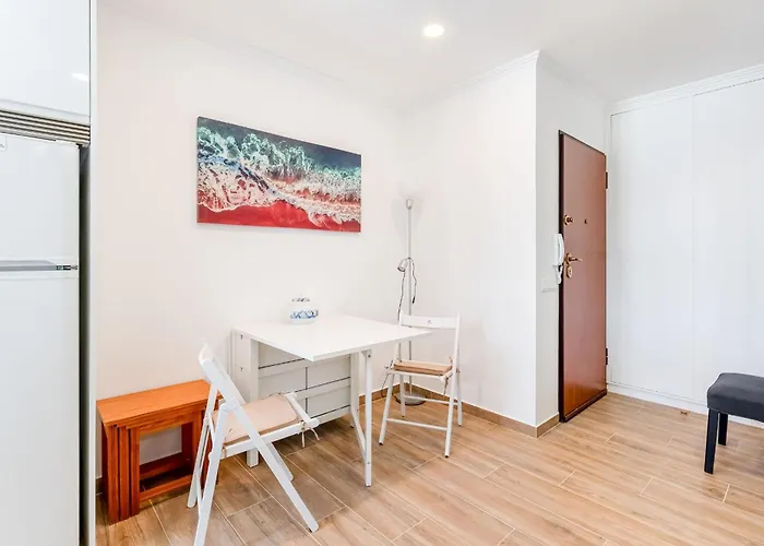 Bright 2bdr Flat In By Lovelystay 아파트