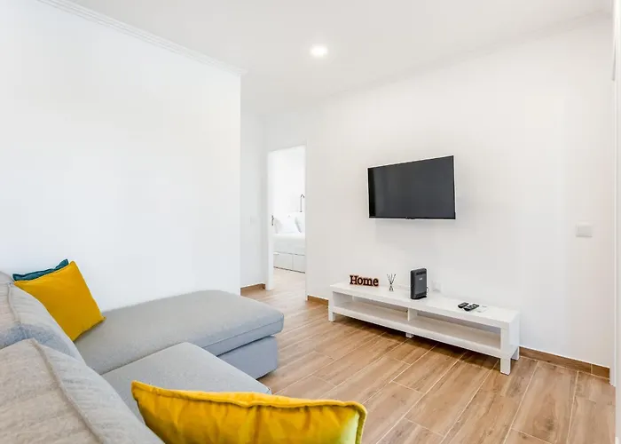 아파트 Bright 2bdr Flat In By Lovelystay