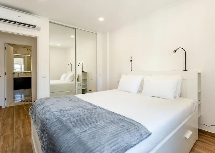 Bright 2bdr Flat In By Lovelystay Armação de Pêra