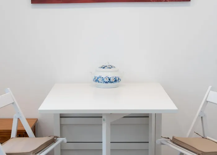 Bright 2bdr Flat In By Lovelystay 아파트