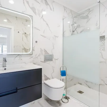 Bright 2bdr Flat In By Lovelystay * Armação de Pêra