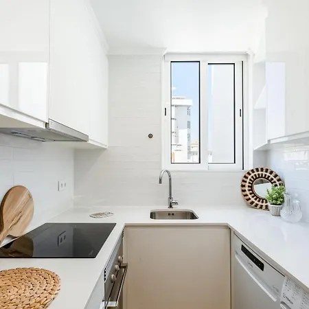 Bright 2bdr Flat In By Lovelystay