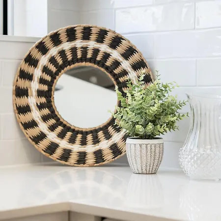 Bright 2bdr Flat In By Lovelystay *